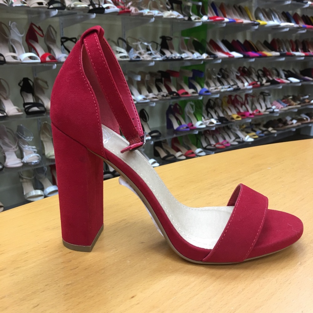 1 Left Delicious Red Ankle Strap 4” HEEL Sandal 10 - Picture 5 of 8